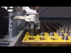 Produzione di attrezzature con macchine CNC automatiche